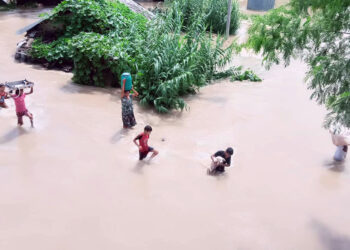 अविरल वर्षाले कैलालीको भजनी नगरपालिका पुरै डुब्यो, बाढी प्रभावित सडकमा