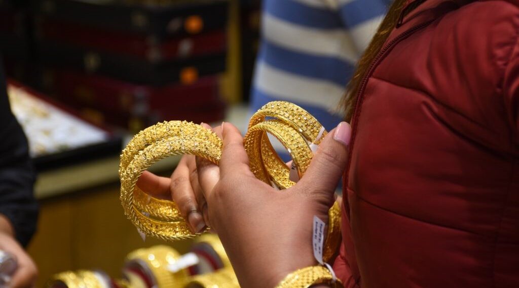 २ लाख नाघेपछि लगातार बढिरहेको सुन कति पुग्ला ?