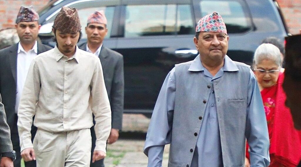 परिवारसहित ह्याम्स अस्पताल पुगेर पूर्वराजा शाहले गराए स्वास्थ्य परीक्षण