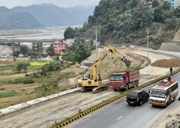 भासिएको ४ महिनापछि मुग्लिन–पोखरा सडक मर्मत सुरु