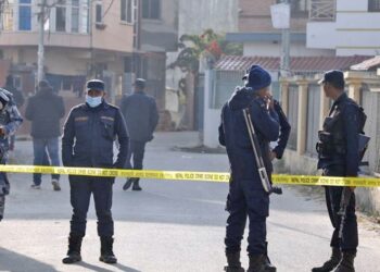 काठमाडौंको मूलपानीबाट प्रहरीले गोली चलाएर समात्यो १० लुटेरा