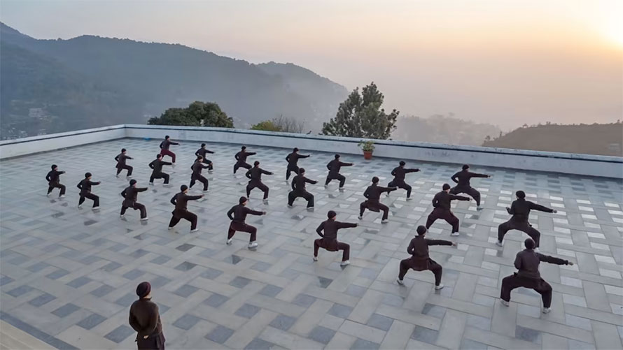 Kungfu_Playing_ladyMonk