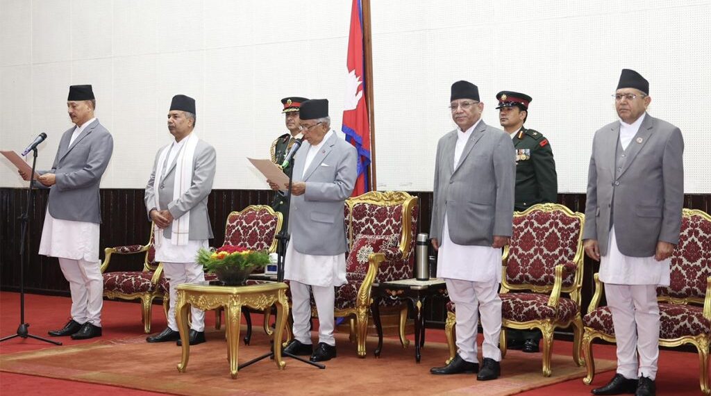 प्रधानन्यायाधीश श्रेष्ठले लिए शपथ