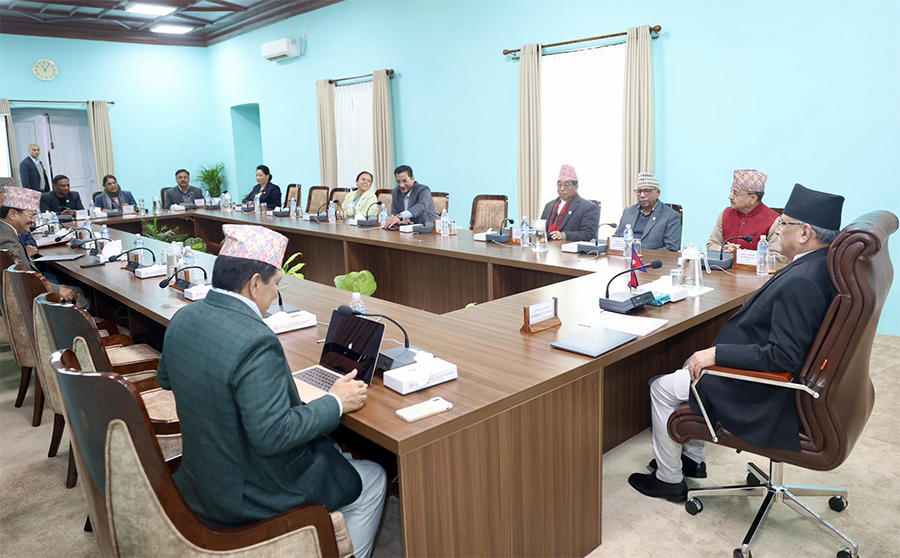 Cabinet-Meeting-in-New-Hall