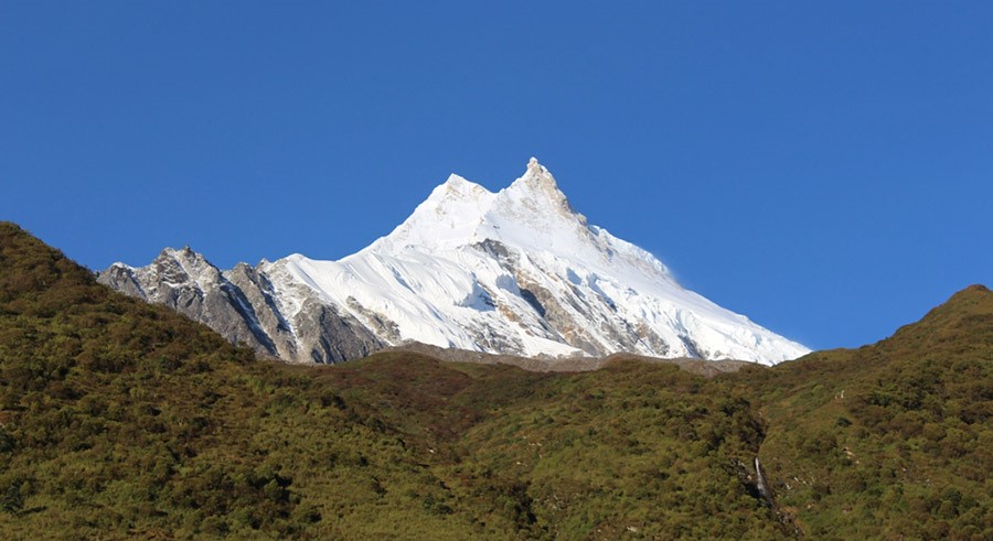 मनास्लु क्षेत्रमा ढुंगा लागेर घाइते भएका पर्यटकको २ दिनदेखि हुन सकेन उद्धार