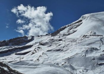 हिमपातपछि तिलिचो र थोराङ्लाको बाटो खुलाउने प्रयास