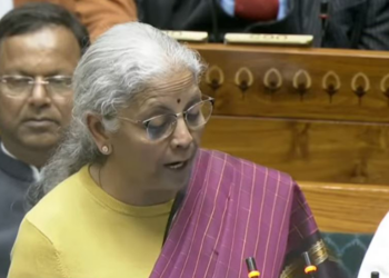 भारतमा बजेट प्रस्तुत गर्दै सीतारमण : पूर्वाधार र प्रविधिमा भारी लगानी, १२२ खर्ब पूँजीगत खर्च