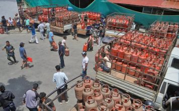 ग्यास विक्रेता महासंघले सरकारलाई भन्यो- प्रचारबाजी छाड, डिलरमार्फत ग्यास बाँड